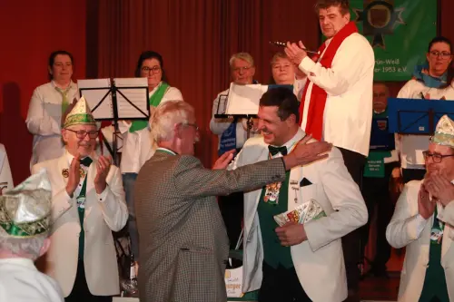 Willy-und-Benjamin-Umarmung