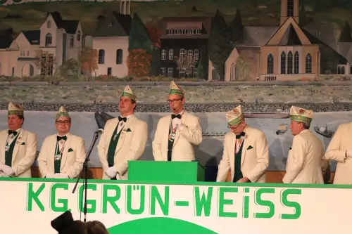 Anmoderation-erste-Nummer-auf-Sitzung