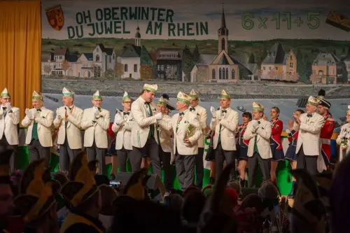 Benjamin-und-Ralf-beim-Handschlag