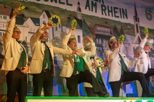 Elferrat-aussser-Rand-und-Band