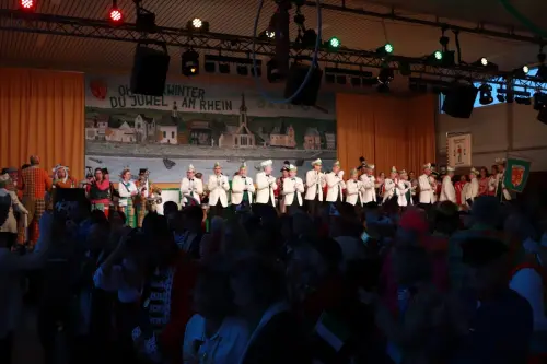 Gruppenbild-auf-Buehne