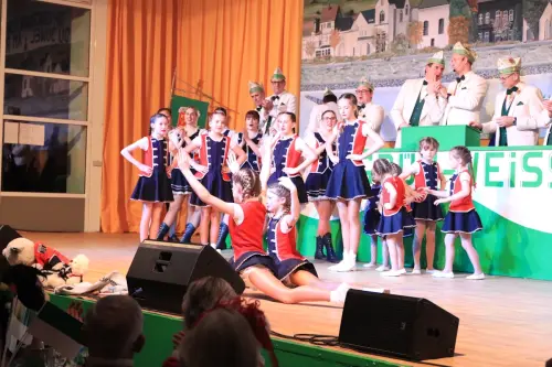 HGO-Minnis-beim-Spagat