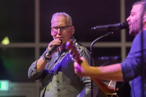 Jeckediz-Saenger-Nahaufnahme