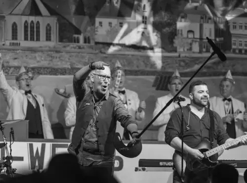 Jeckediz-Saenger-Schwarz-weiss