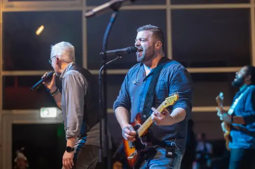 Jeckediz-Saenger-und-Gitarrist