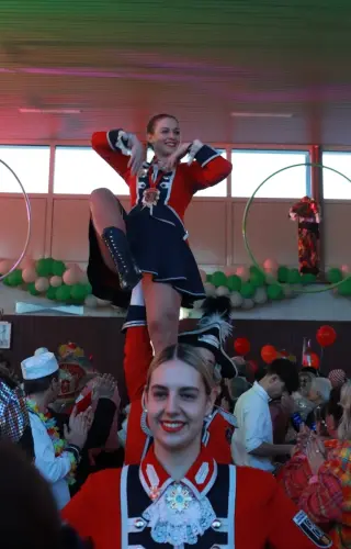 Mariechen-Sabrina-im-Handsitz