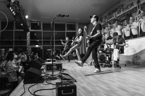 Milljoe-in-schwarz-weiss