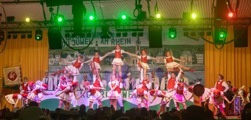 Rot-Weiss-Bechem-Pyramide