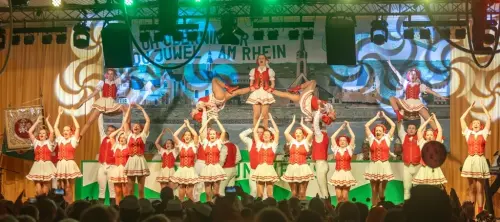 Rot-Weiss-Bechem-Schlussfigur-Tanz-2