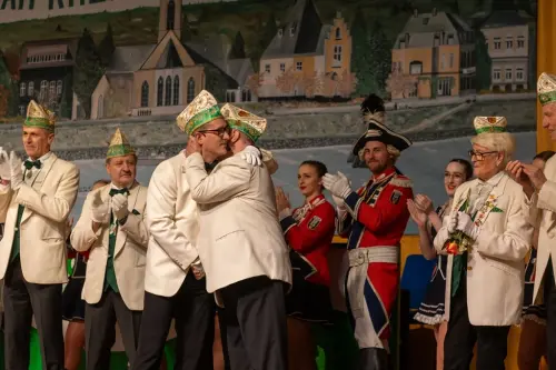 Thilo-und-Ralf-umarmen-sich