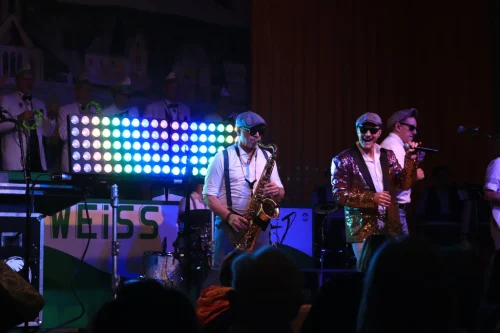 Auftritt-Kluengelkoepp-Nahaufnahme