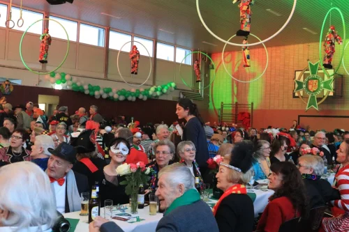 Publikum-bei-Begruessung-des-Prinzen