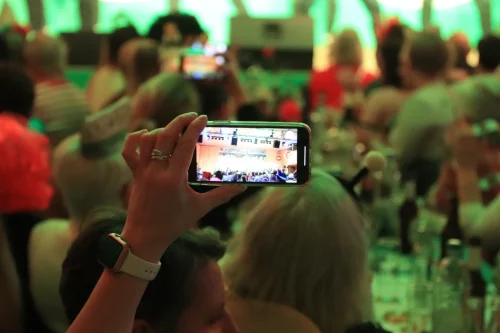 Woelle-Junge-TanzHandy