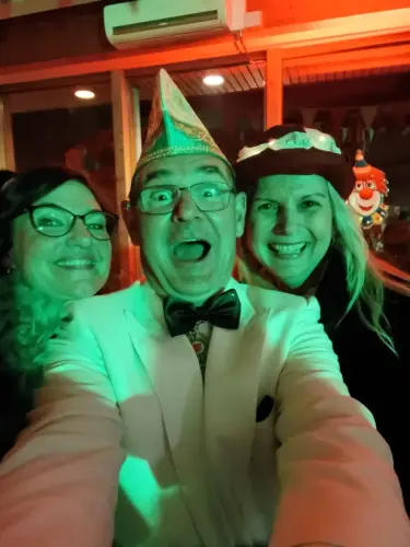 Frank-ausser-Rand-und-Band