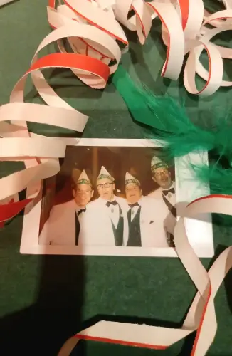 Gruppe-KG-auf-altem-Foto