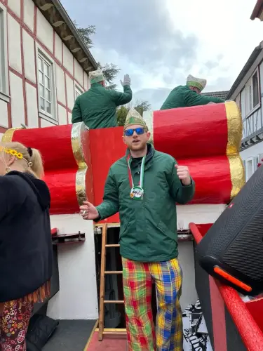 Tom-mit-Sonnenbrille